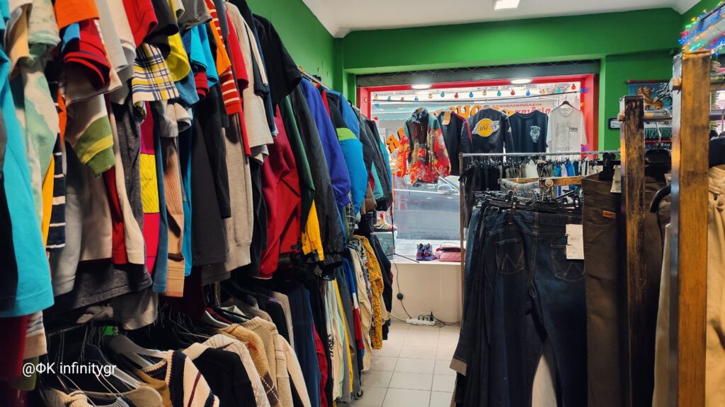 Το thrifting είναι μία βιώσιμη και ξεχωριστή επιλογή που αφορά την αγορά μεταχειρισμένων ειδών, ρούχων, κοσμημάτων ακόμη και επίπλων.